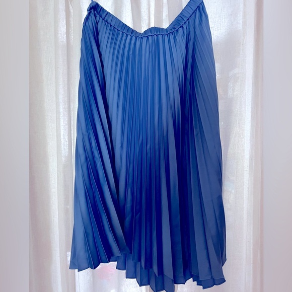 Uniqlo Dresses & Skirts - UNIQLO Blue Pleated Skirt XL